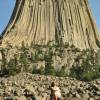 Visita à impressionante torre de pedra chamada Devil's Tower, em Wyoming, nos Estados Unidos